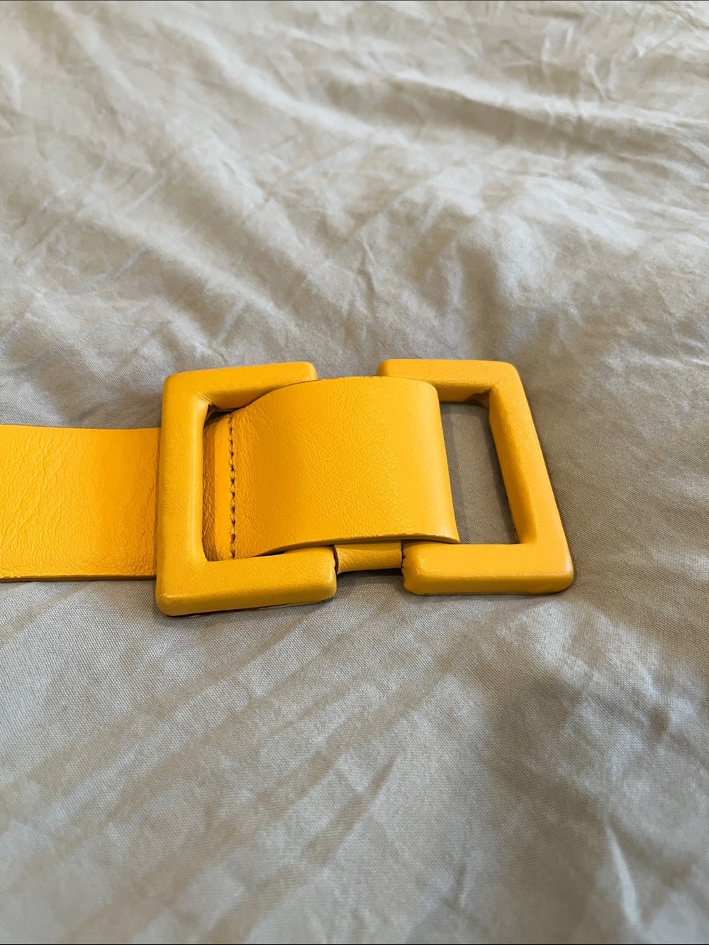 Ellen Tracy Yellow Leather Statement Belt - Picture 5 of 5